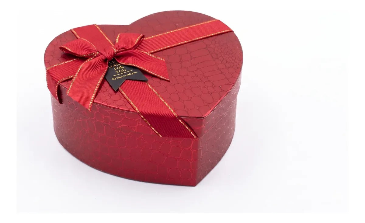 Caja de regalo roja con forma de corazón